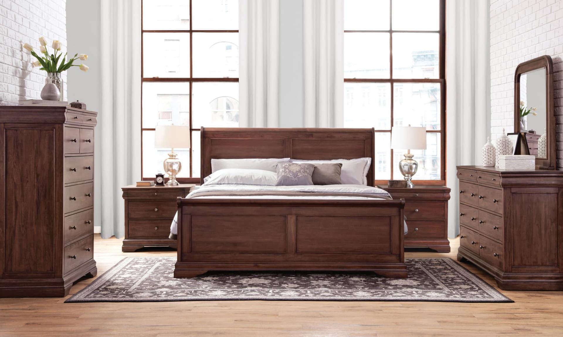 Classic mahogany bedroom sleigh set is a traditional design that has been handcrafted.
